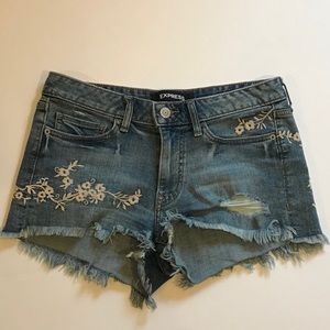 Embroidered Jean Short